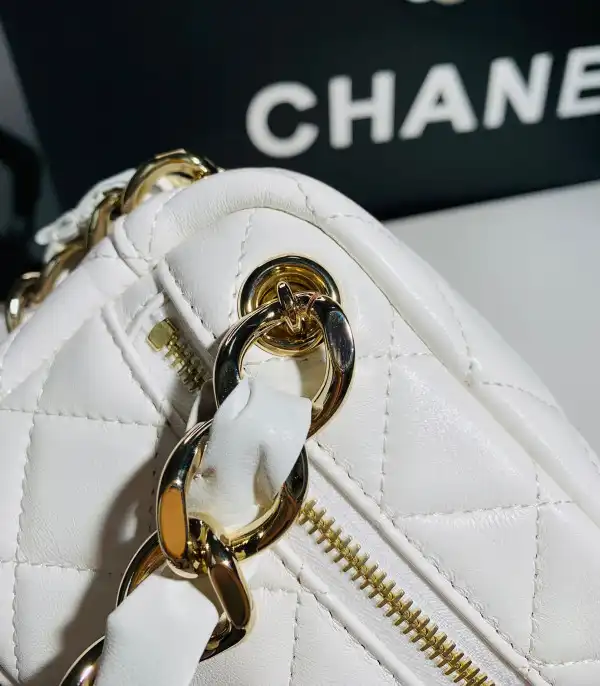 CHANEL CHANELUTCH WITH HANDLE