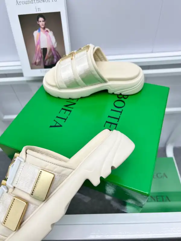 BOTTEGA VENETA Flash