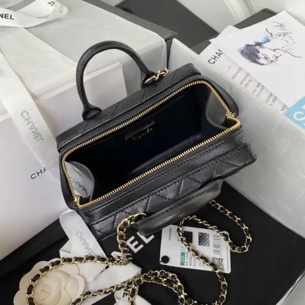 First bag ru CHANEL VANITY CASE