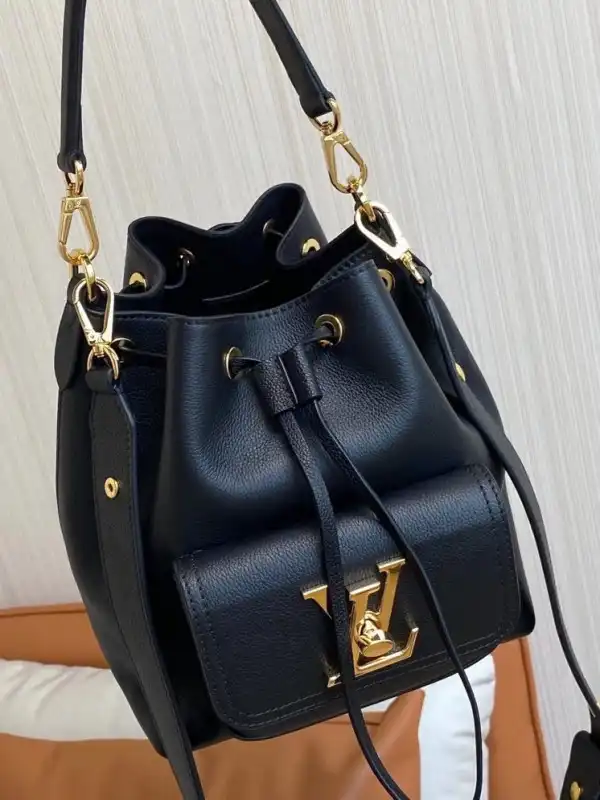 First bag ru LOUIS VUITTON LOCKME BUCKET