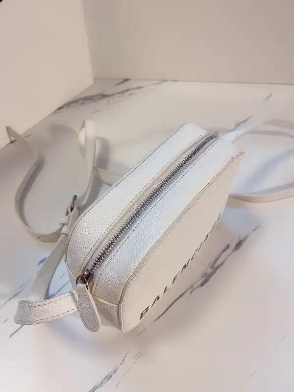 BALENCIAGA EVERYDAY CAMERA BAG XS