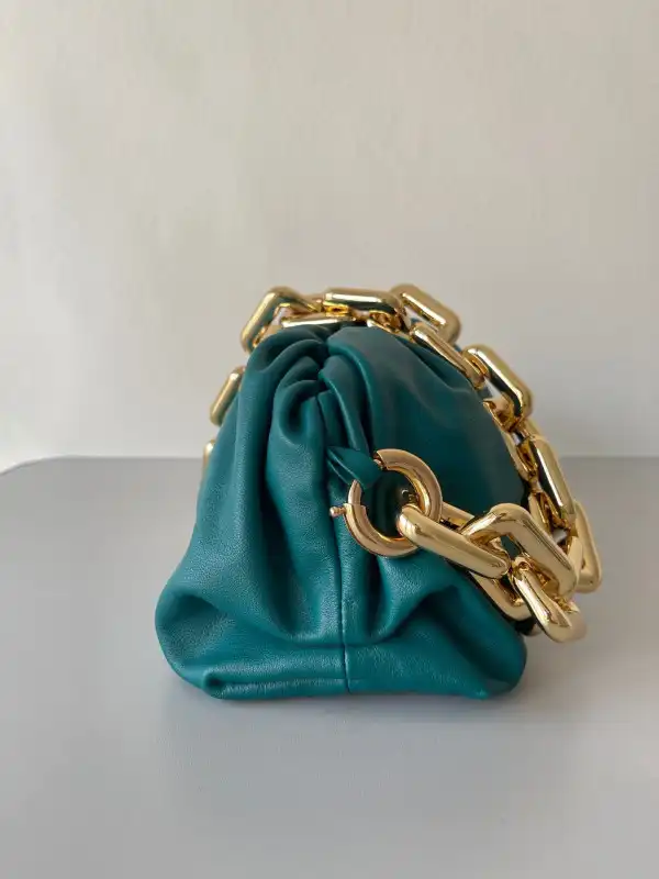 Bagsoffer yupoo BOTTEGA VENETA THE CHAIN POUCH