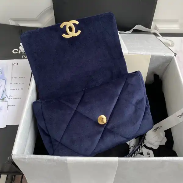 CHANEL 19 FLAP BAG