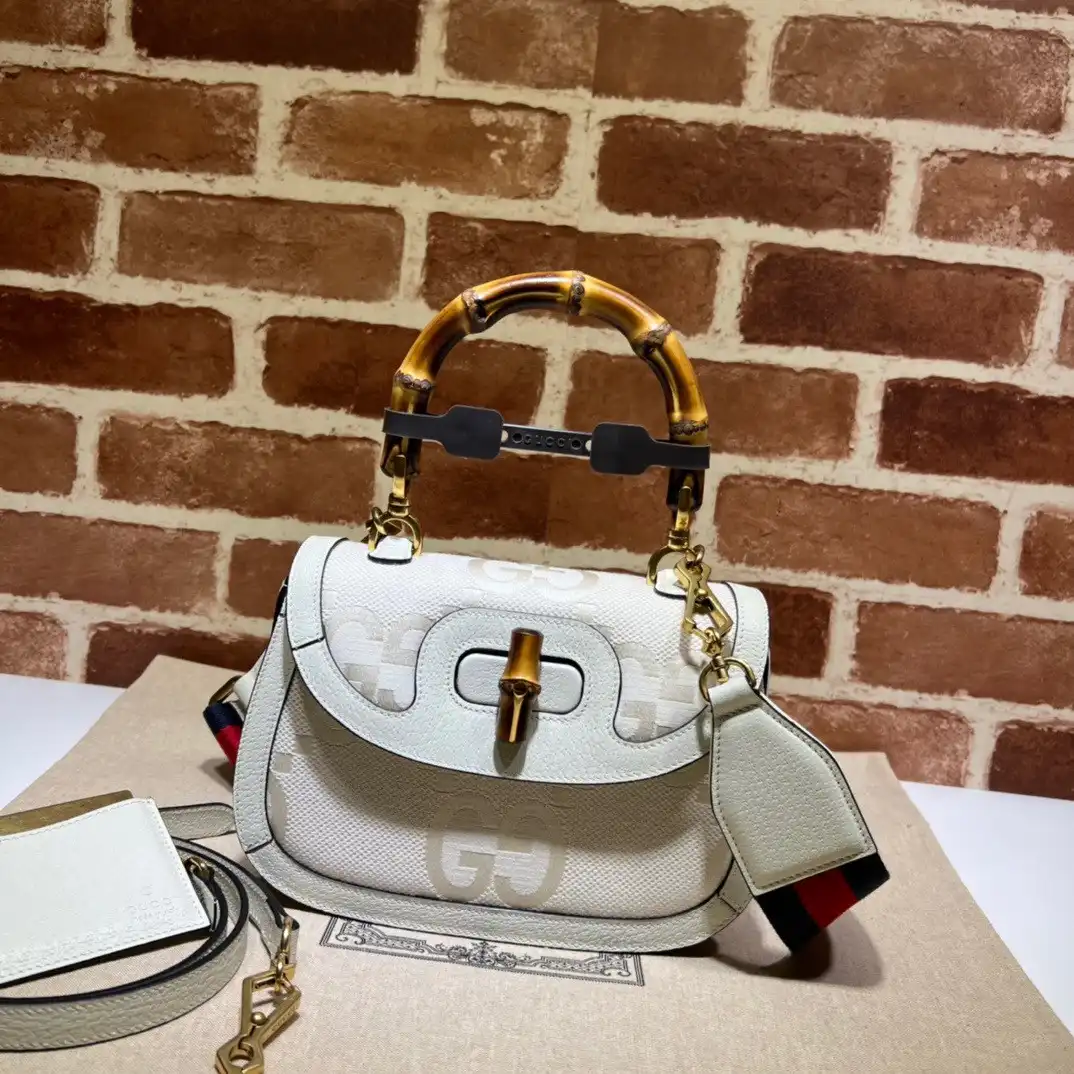 Frstbag ru Gucci Small top handle bag with Bamboo