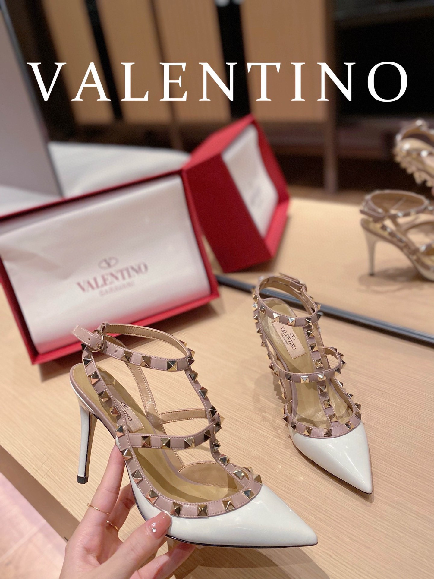 HOT SALE VALENTINO ROCKSTUD SANDAL