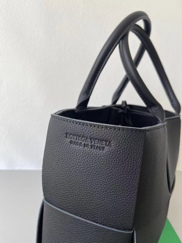 HOT SALE BOTTEGA VENETA ARCO MEDIUM TOTE