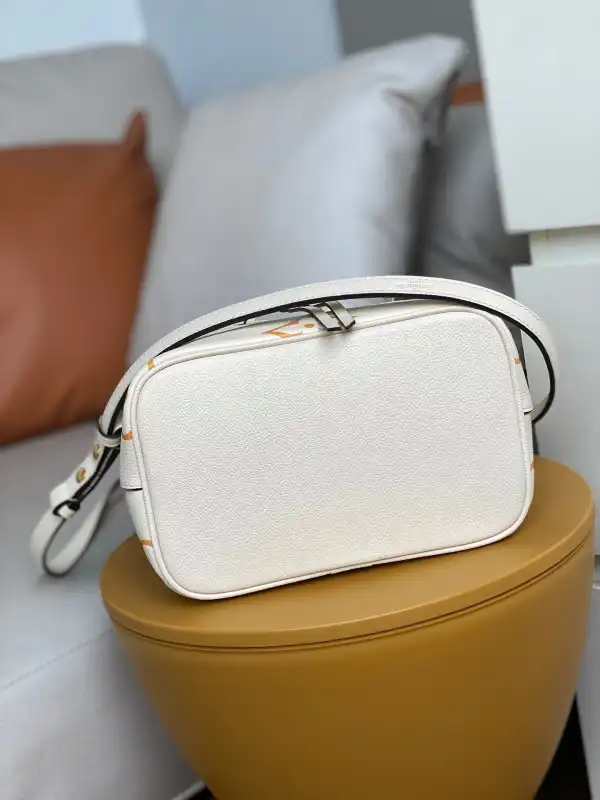 LOUIS VUITTON NÉONOÉ BB