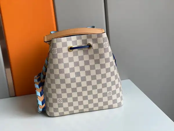 First bag ru LOUIS VUITTON NÉONOÉ MM