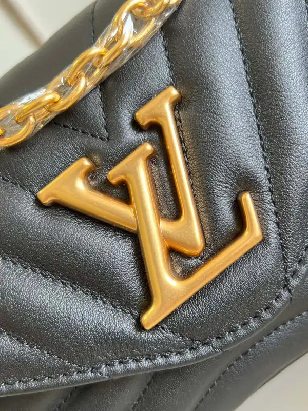 First bag ru LOUIS VUITTON NEW WAVE CHAIN BAG PM