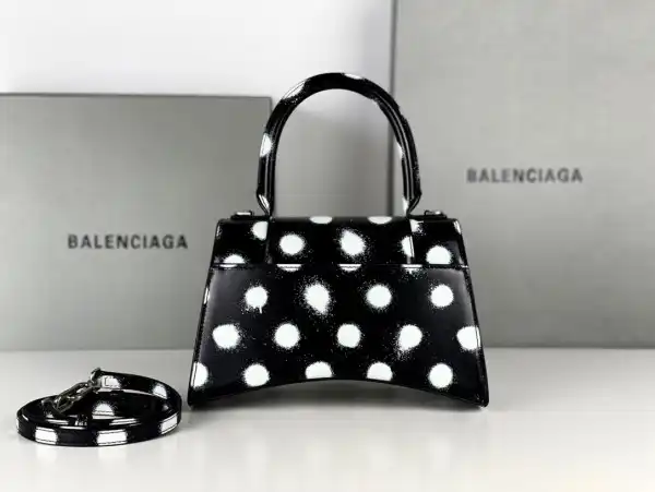 Bagsoffer BALENCIAGA HOURGLASS