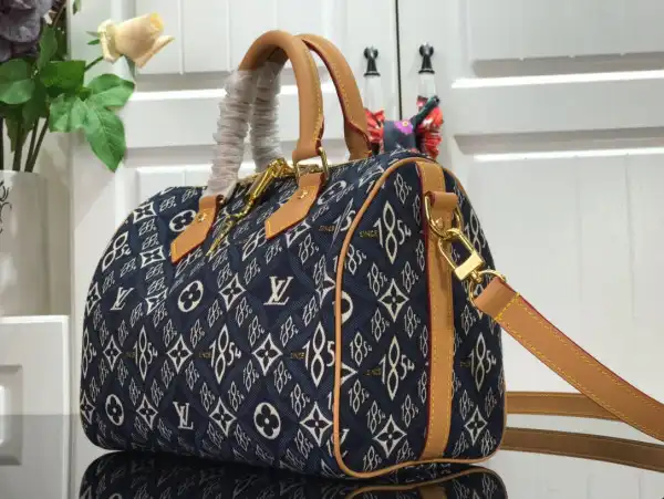 First bag ru LOUIS VUITTON SINCE 1854 SPEEDY BANDOULIERE 25