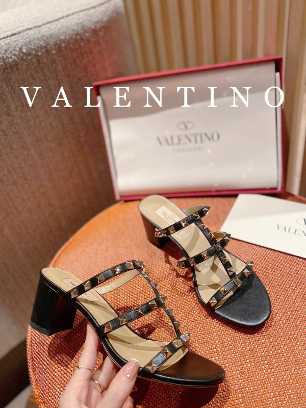 HOT SALE VALENTINO ROCKSTUD CALFSKIN LEATHER SLIDE SANDAL