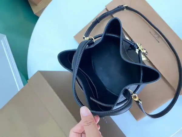 Bagsoffer BURBERRY Small TB Bucket Bag