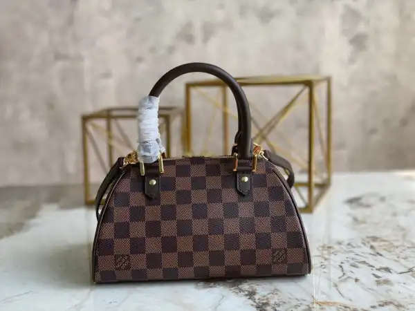 First bag ru LOUIS VUITTON VINTAGE BAG