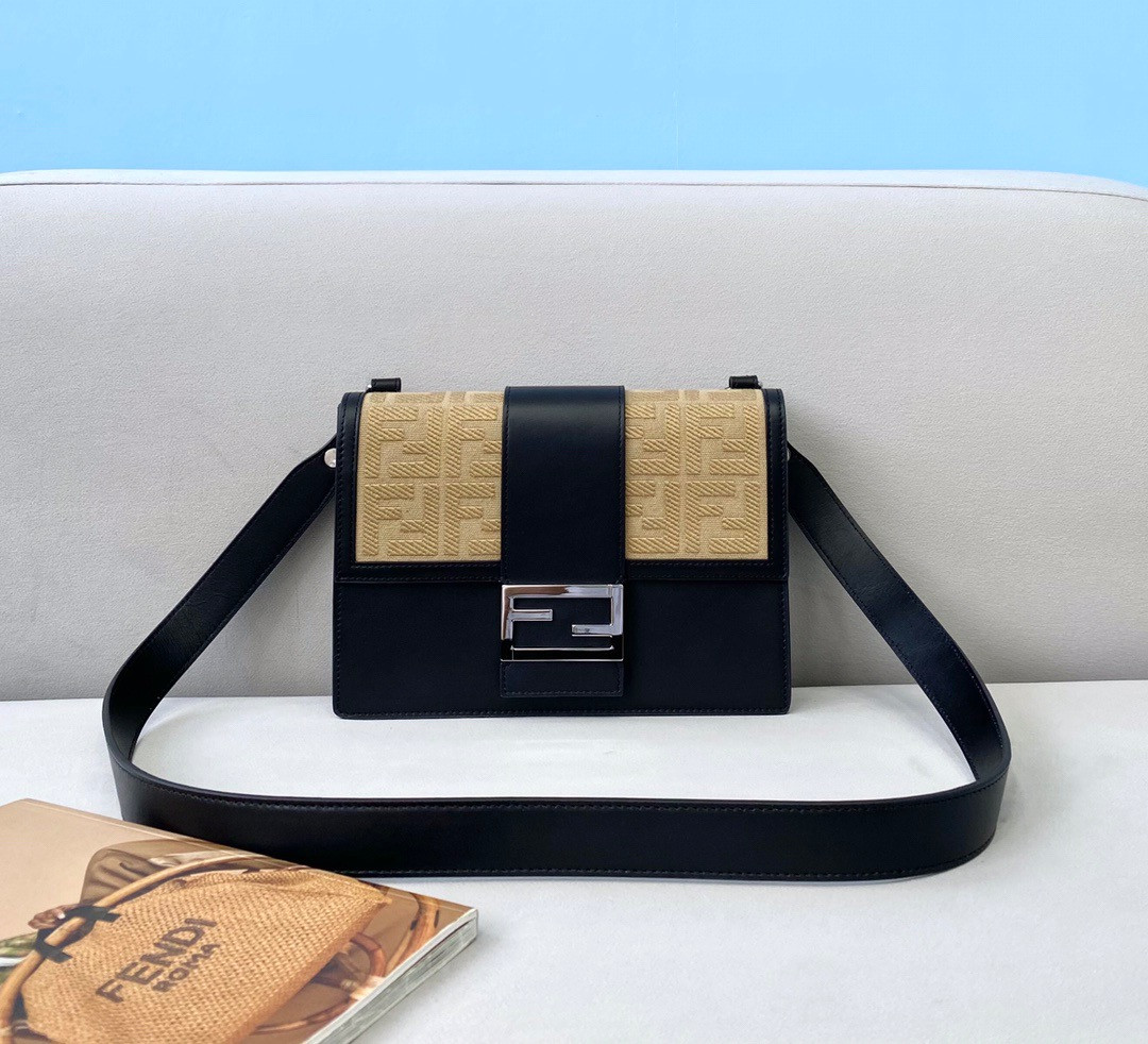 HOT SALE FENDI FLAT BAGUETTE