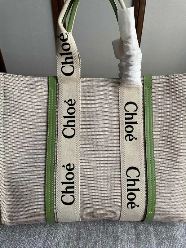 CHLOÉ LARGE WOODY TOTE BAG