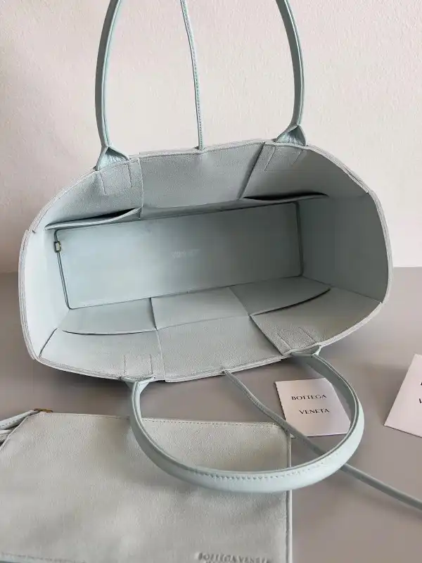 BOTTEGA VENETA ARCO MEDIUM TOTE