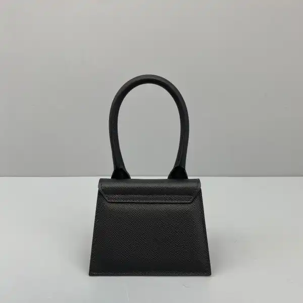 First Bag Ru JACQUEMUS Le Chiquito Mini Bag