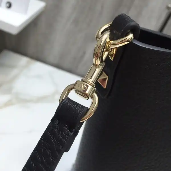 VALENTINO MEDIUM GRAIN CALFSKIN LEATHER ROCKSTUD BAG