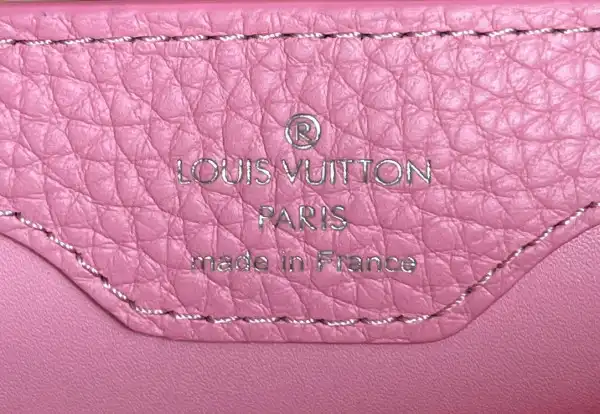 First bag ru LOUIS VUITTON CAPUCINES BB