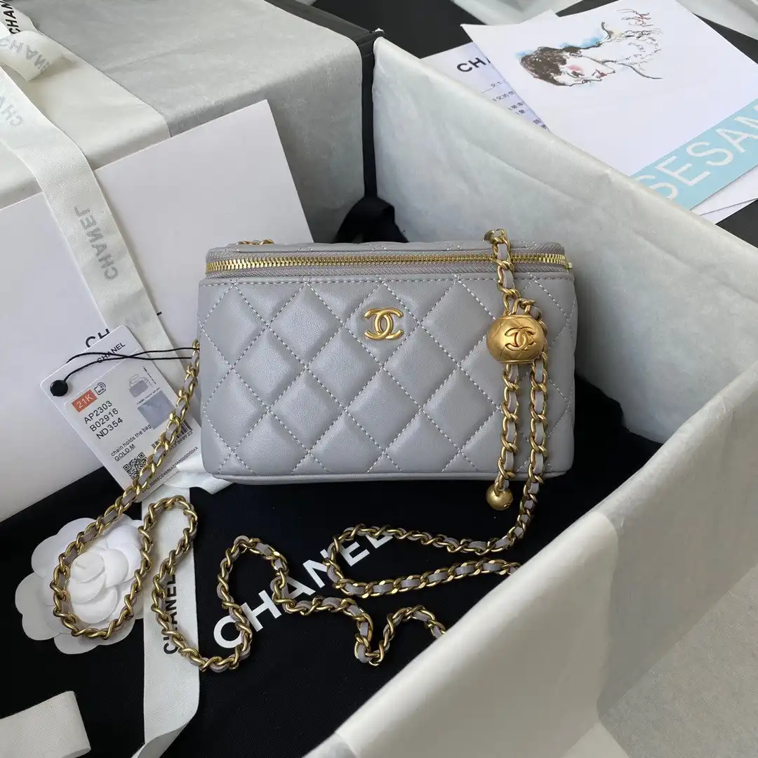 CHANEL CHANELUTCH WITH CHAIN