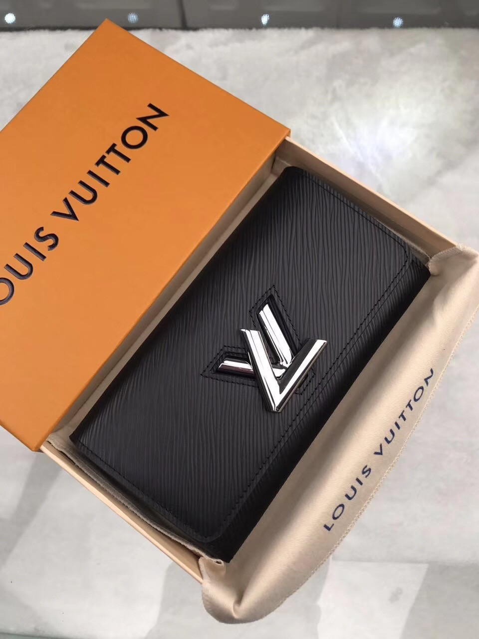 HOT SALE Louis Vuitton Twist Wallet