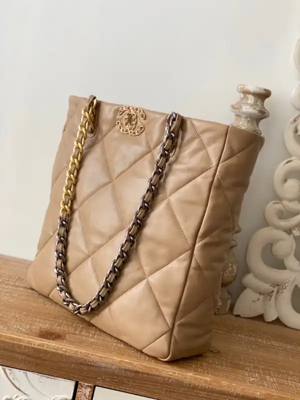 CHANEL 19 SHOPPING BAG