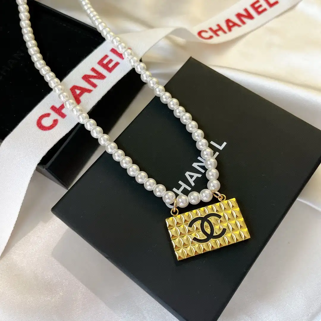 CL NECKLACE