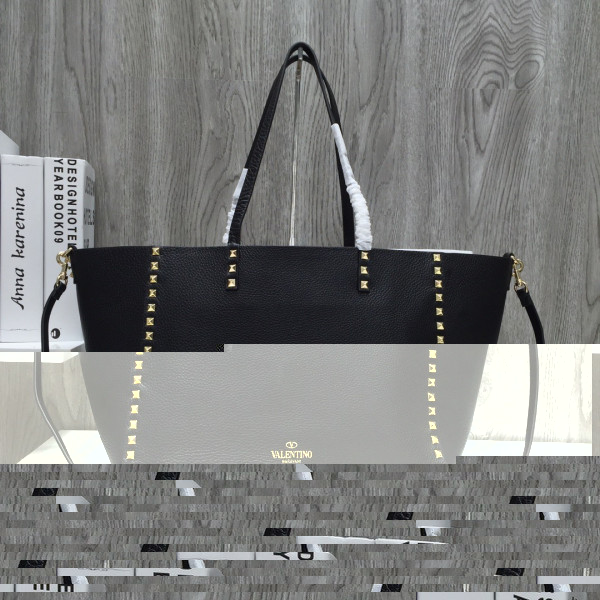 HOT SALE VALENTINO MEDIUM GRAIN CALFSKIN LEATHER ROCKSTUD BAG