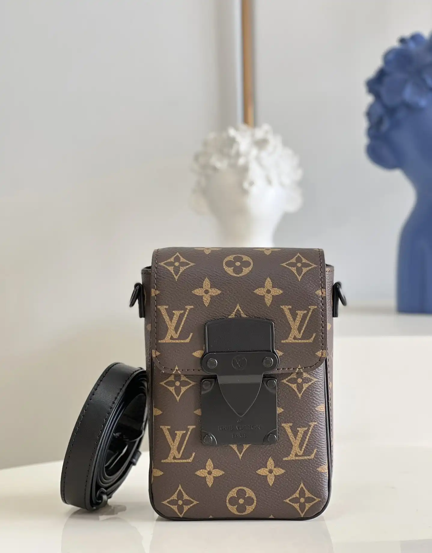 Affordable LOUIS VUITTON S-LOCK VERTICAL WEARABLE WALLET