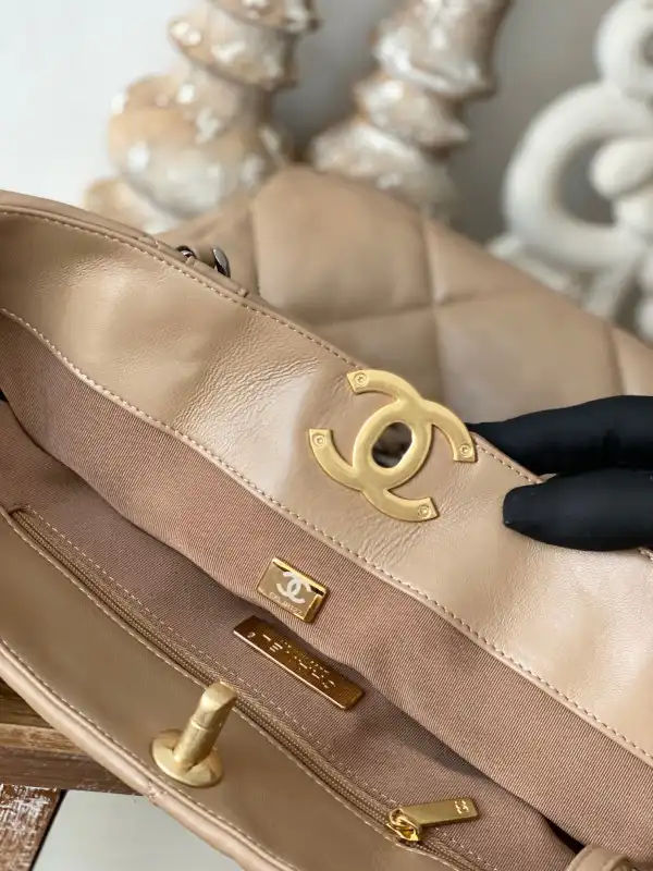 CHANEL 19 SHOPPING BAG