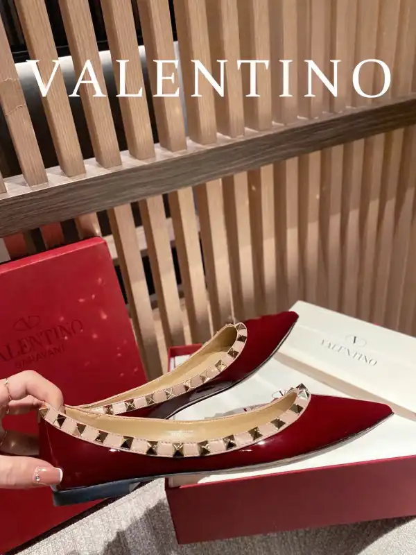 Yupoo bagsoffer VALENTINO ROCKSTUD FLAT