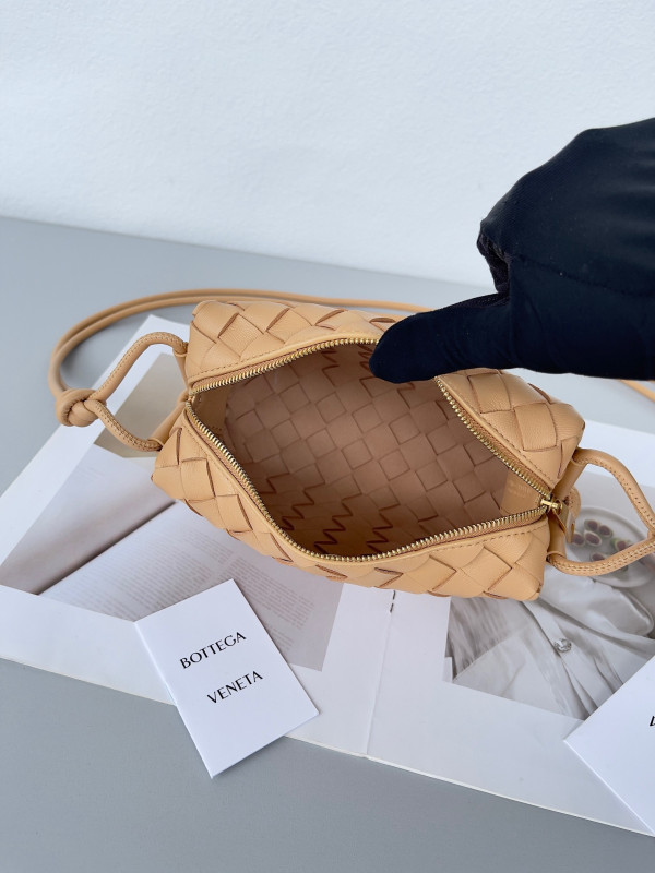 HOT SALE BOTTEGA VENETA Mini Loop Camera Bag