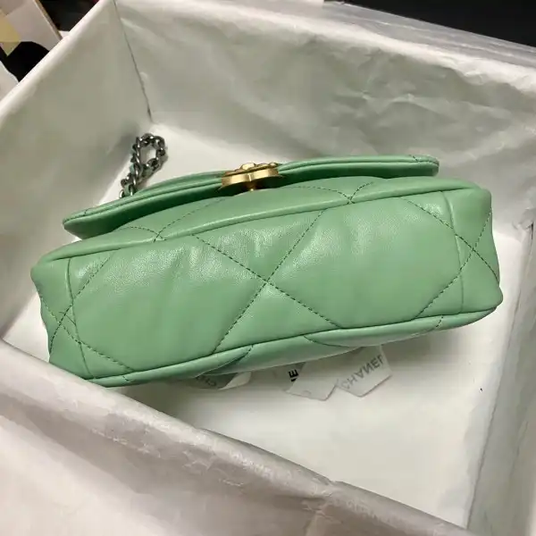 CHANEL 19 FLAP BAG