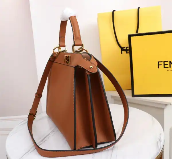 Frstbag ru Fendi Peekaboo ISeeU Medium