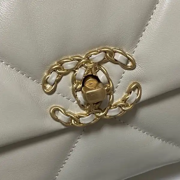 CHANEL 19 FLAP BAG