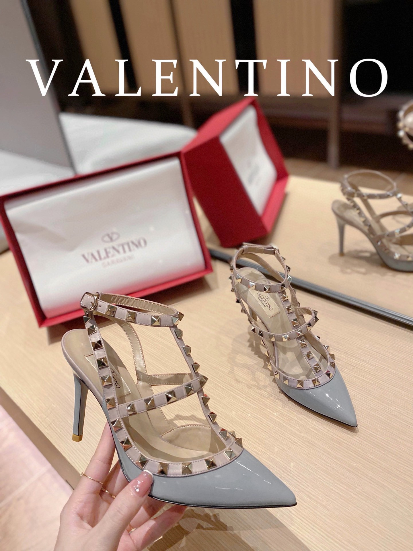 HOT SALE VALENTINO ROCKSTUD SANDAL