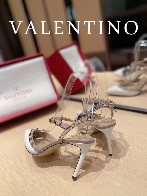 HOT SALE VALENTINO ROCKSTUD SANDAL