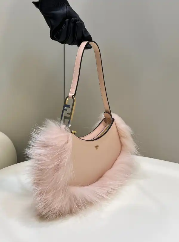 First Bag Ru FENDI O’Lock Swing