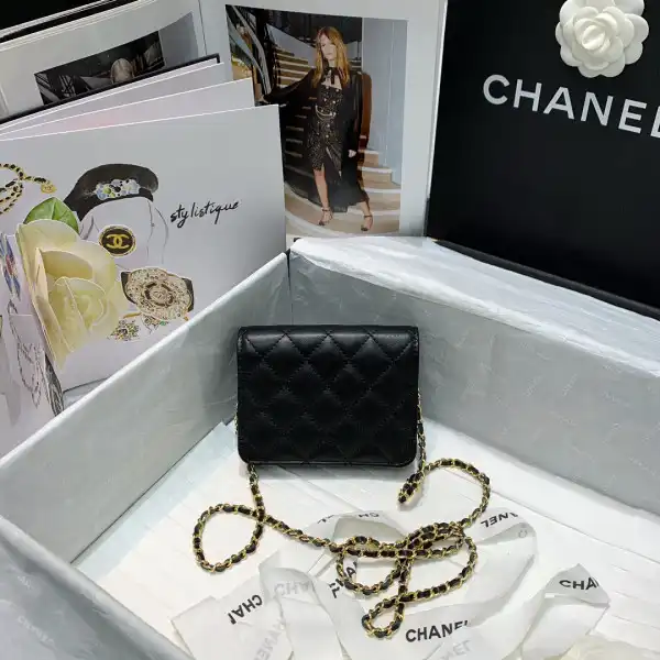 CHANEL CHANELUTCH WITH CHAIN