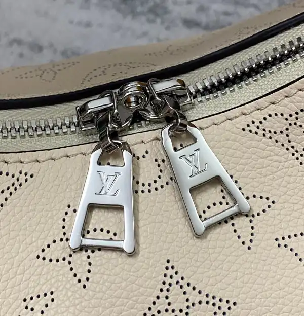 Rep LOUIS VUITTON WHY KNOT PM