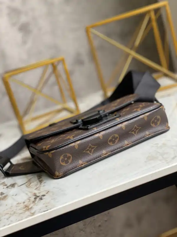 First bag ru LOUIS VUITTON S LOCK SLING BAG