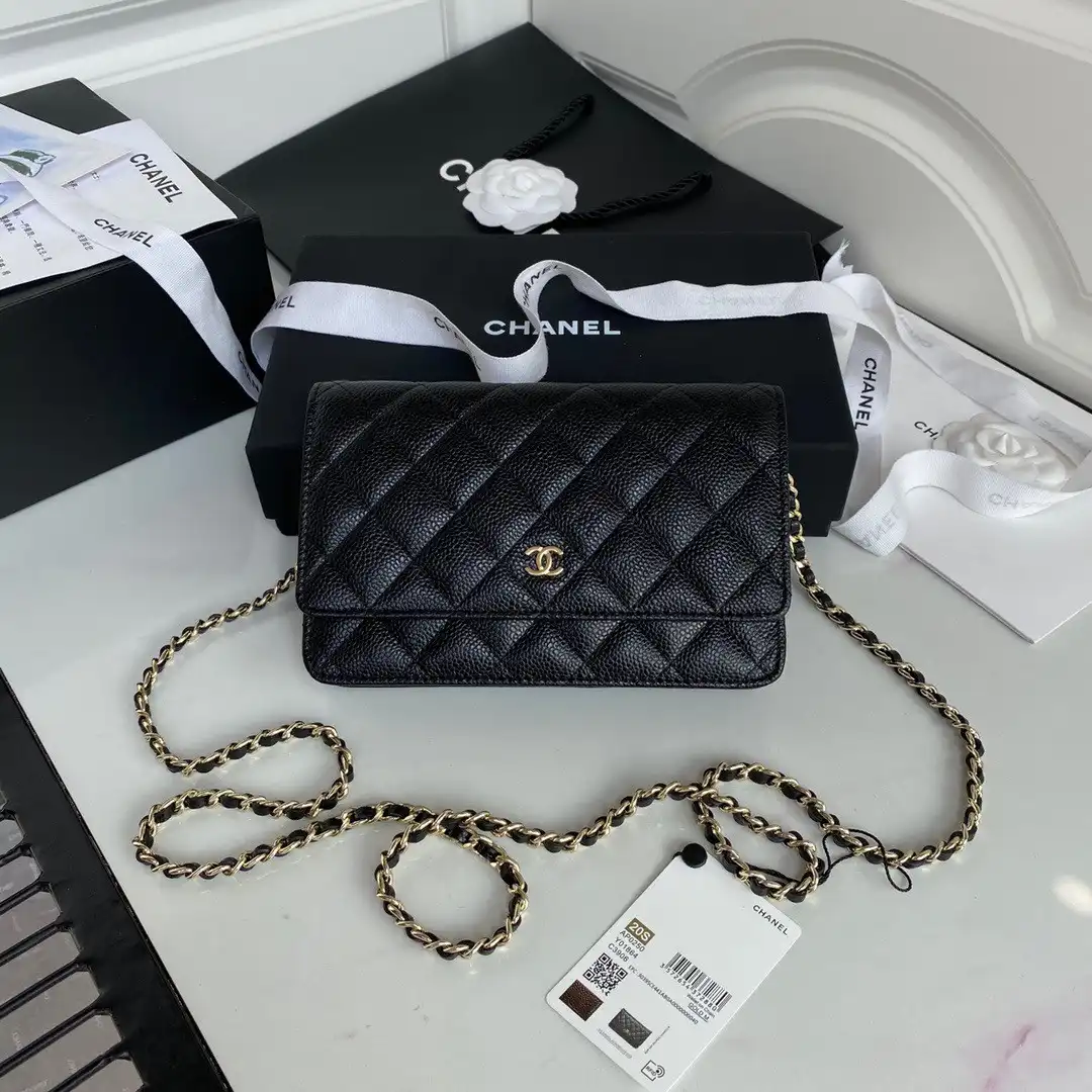 CL CHAIN WALLET CAVIAR NEW EDITION