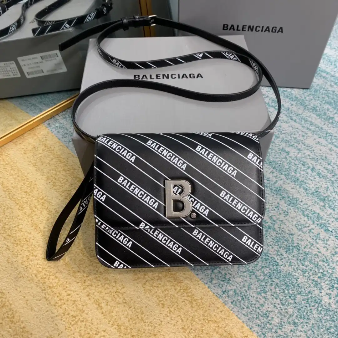 Frstbag ru BALENCIAGA WOMEN'S B. SMALL BAG