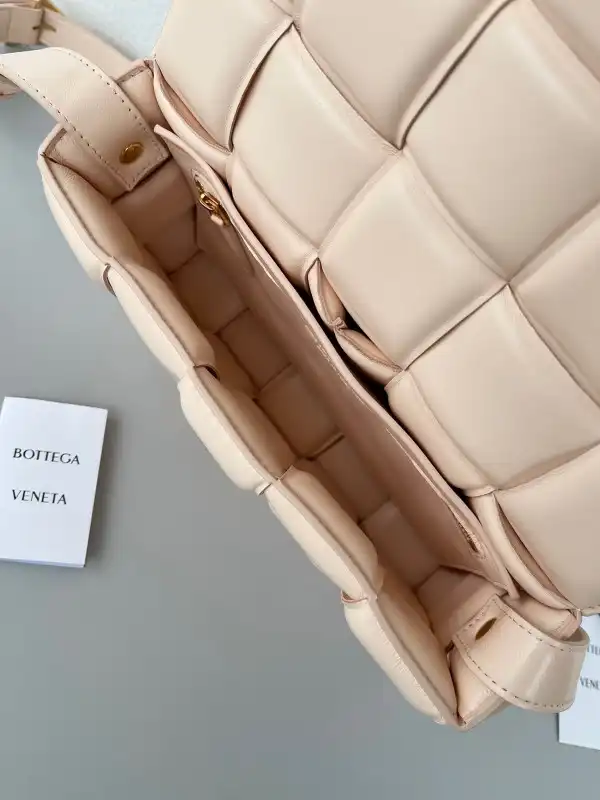 BOTTEGA VENETA CASSETTE