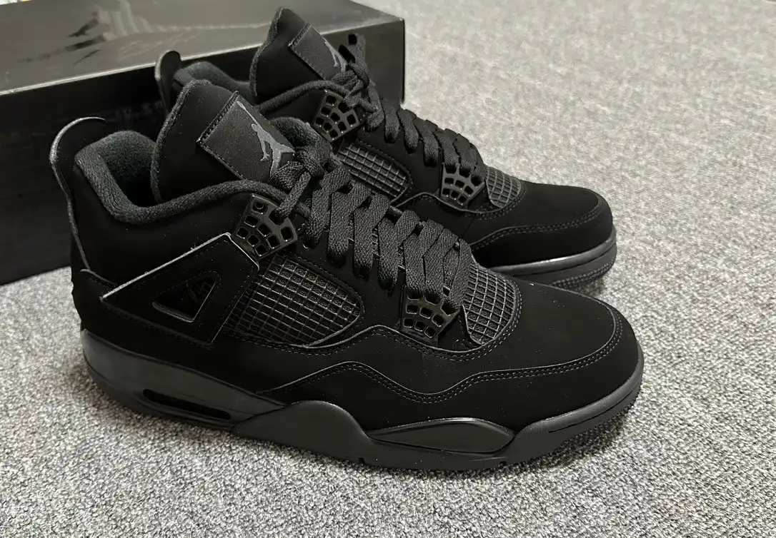 First bag ru Air Jordan 4 Retro 'Black Cat'