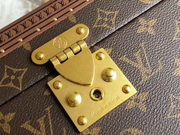 LOUIS VUITTON COFFRET ACCESSOIRES