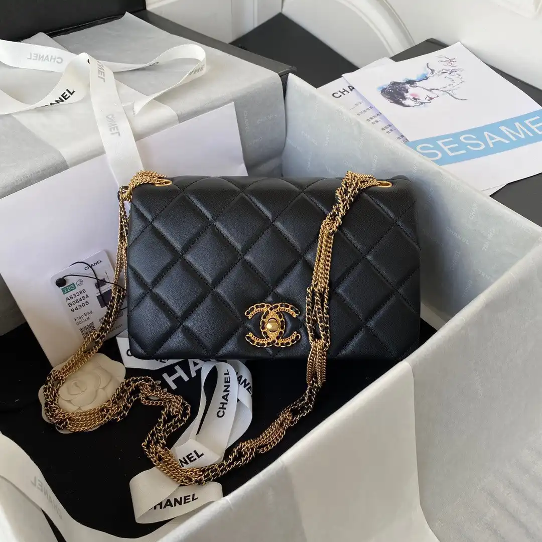 CHANEL SMALL FLAP BAG