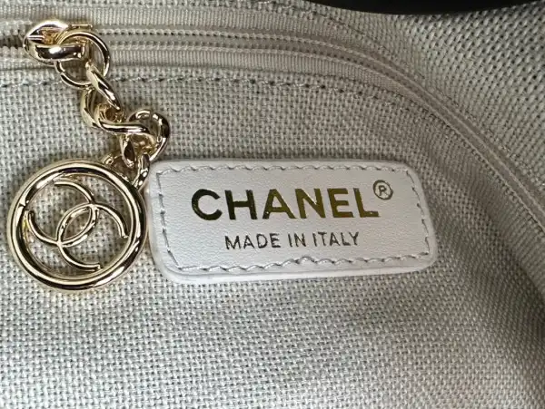 First bag ru CHANEL MAXI SHOPPING BAG