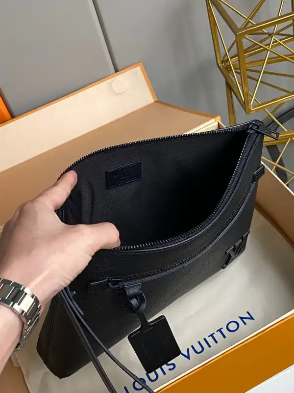 Firstbag Ru LOUIS VUITTON IPAD POUCH